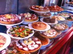 Tapas_in_the_window_of_a_Madrid_restaurant